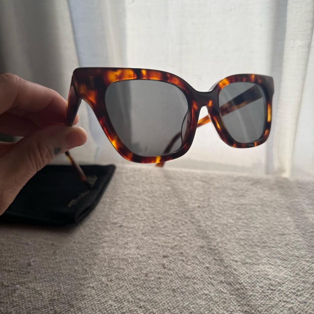 *SOLD* Madewell Pierport Tortoise Shell Sunglasses - Picture 2 of 5